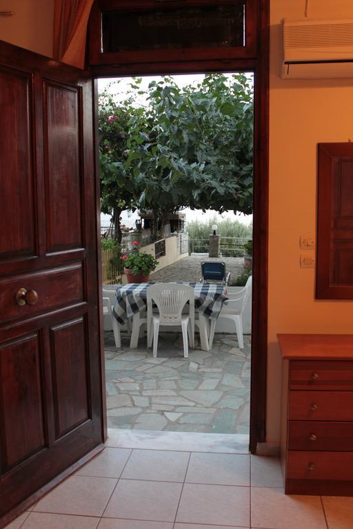Ballas Apartments Agia Efimia Quarto foto
